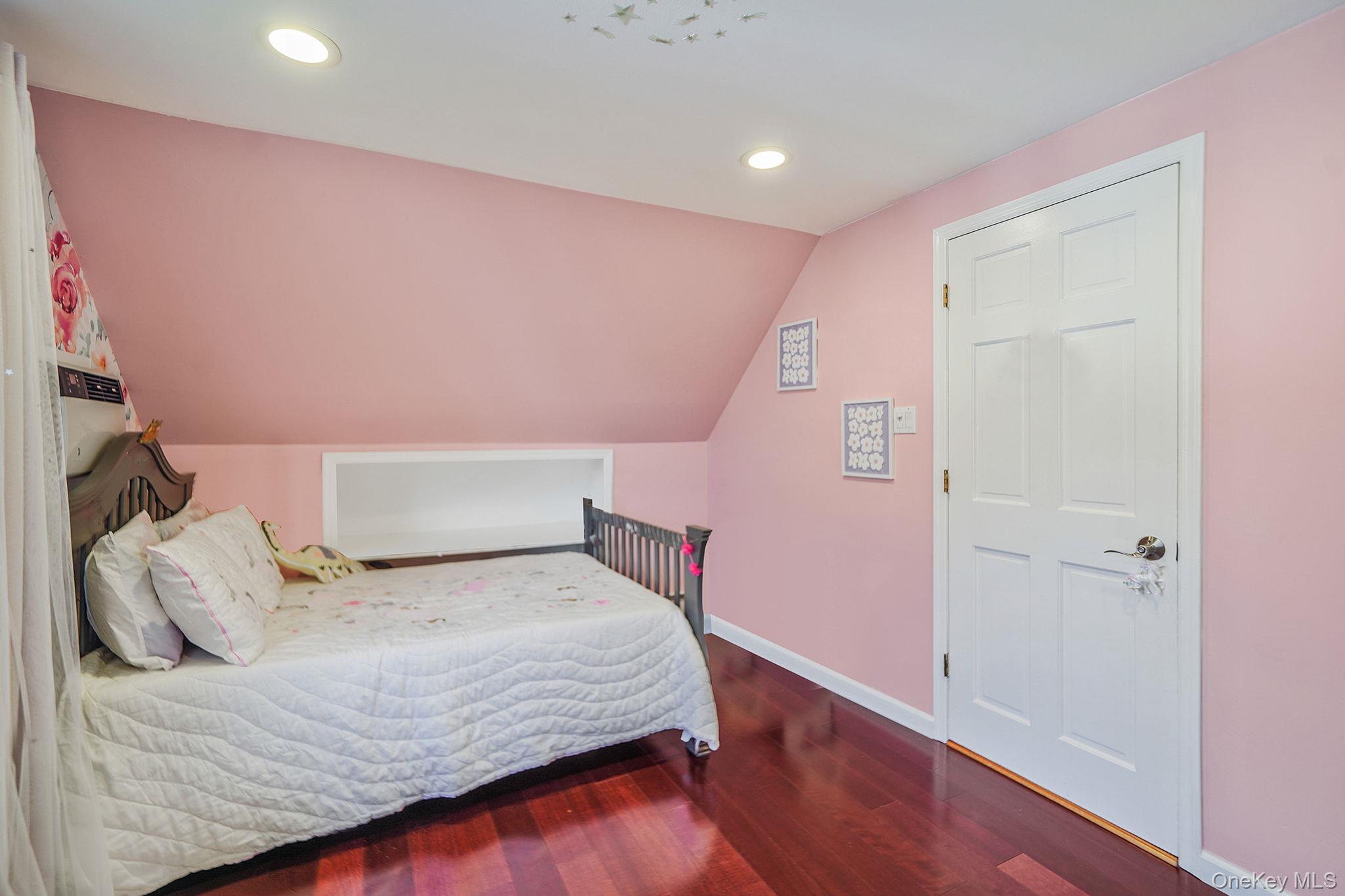 Single Family Pickwick Suffolk County, NY 11790, MLS-944742-21