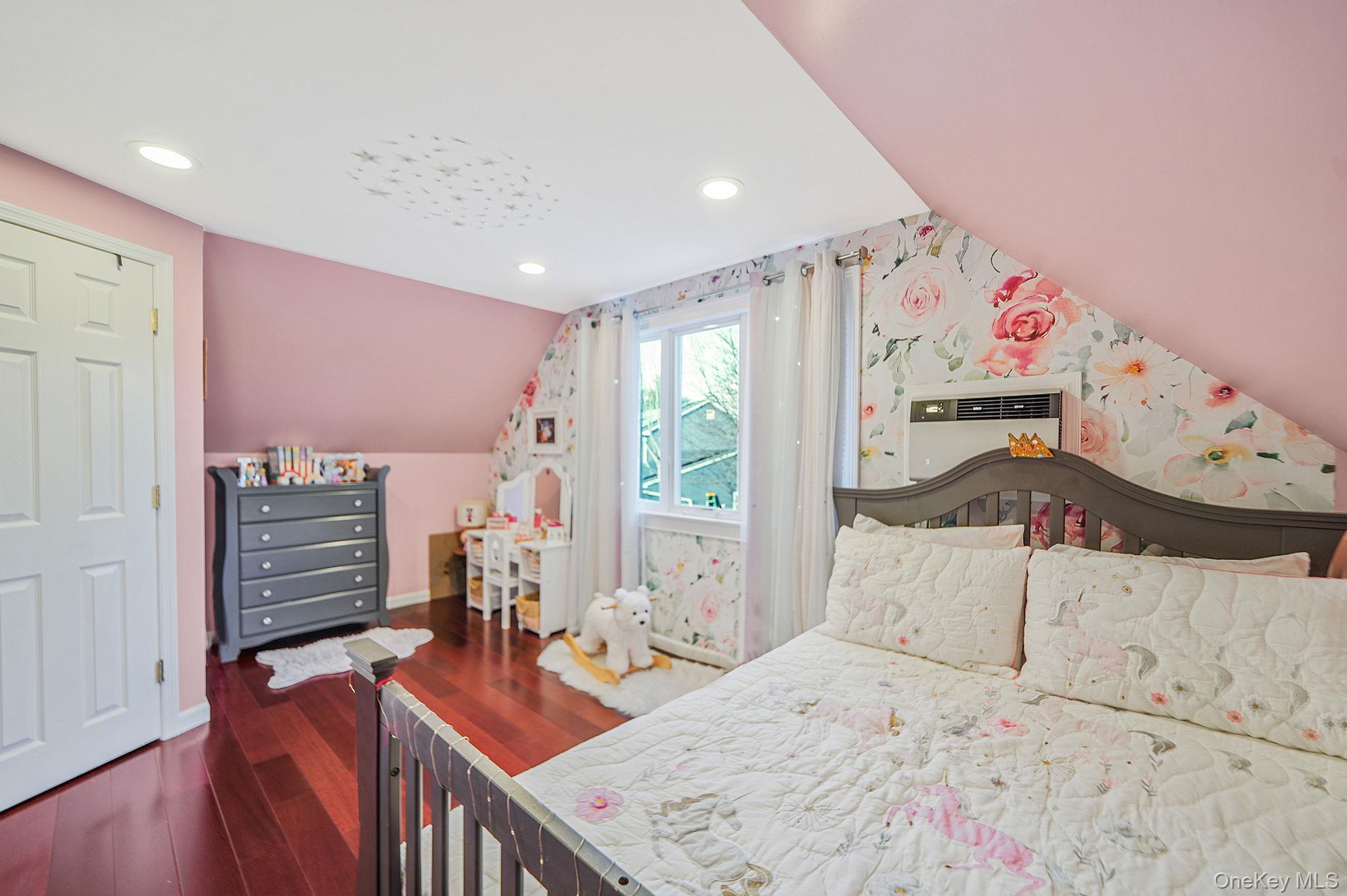 Single Family Pickwick Suffolk County, NY 11790, MLS-944742-22