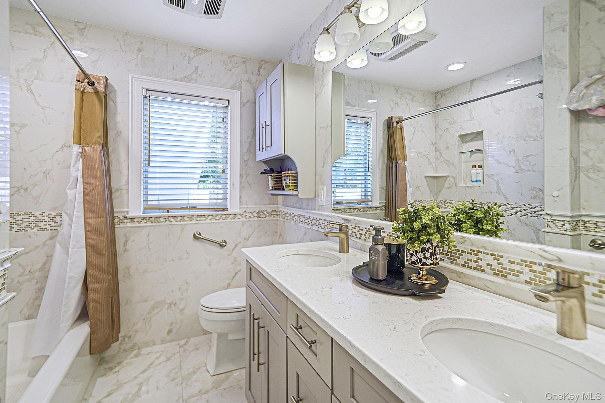 Single Family Pickwick Suffolk County, NY 11790, MLS-944742-27