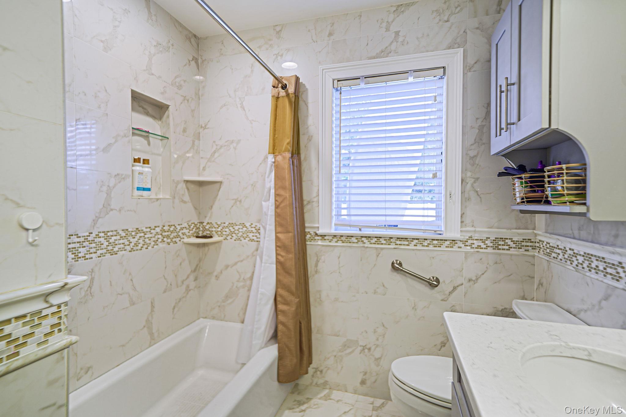 Single Family Pickwick Suffolk County, NY 11790, MLS-944742-28