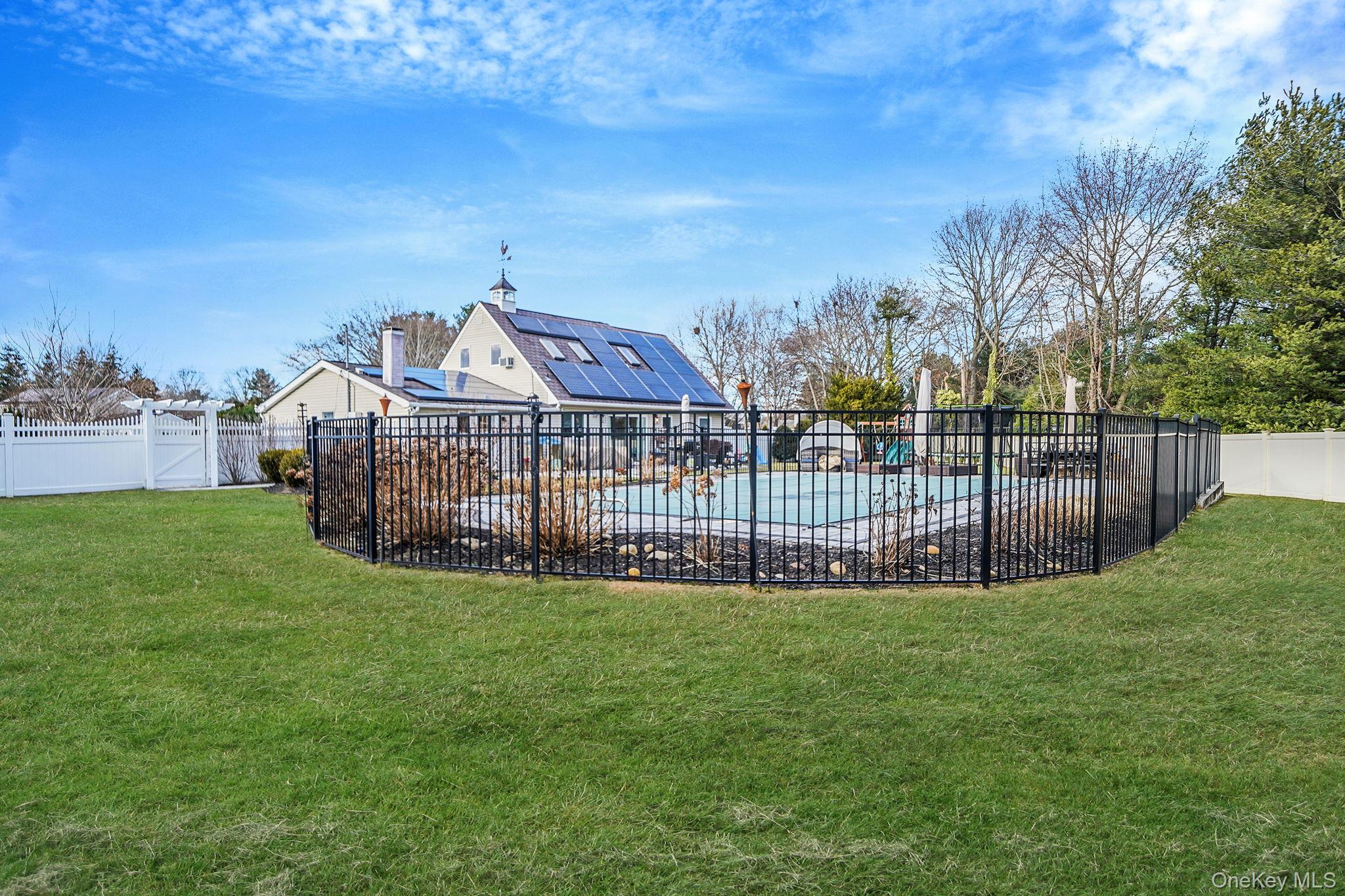 Single Family Pickwick Suffolk County, NY 11790, MLS-944742-6