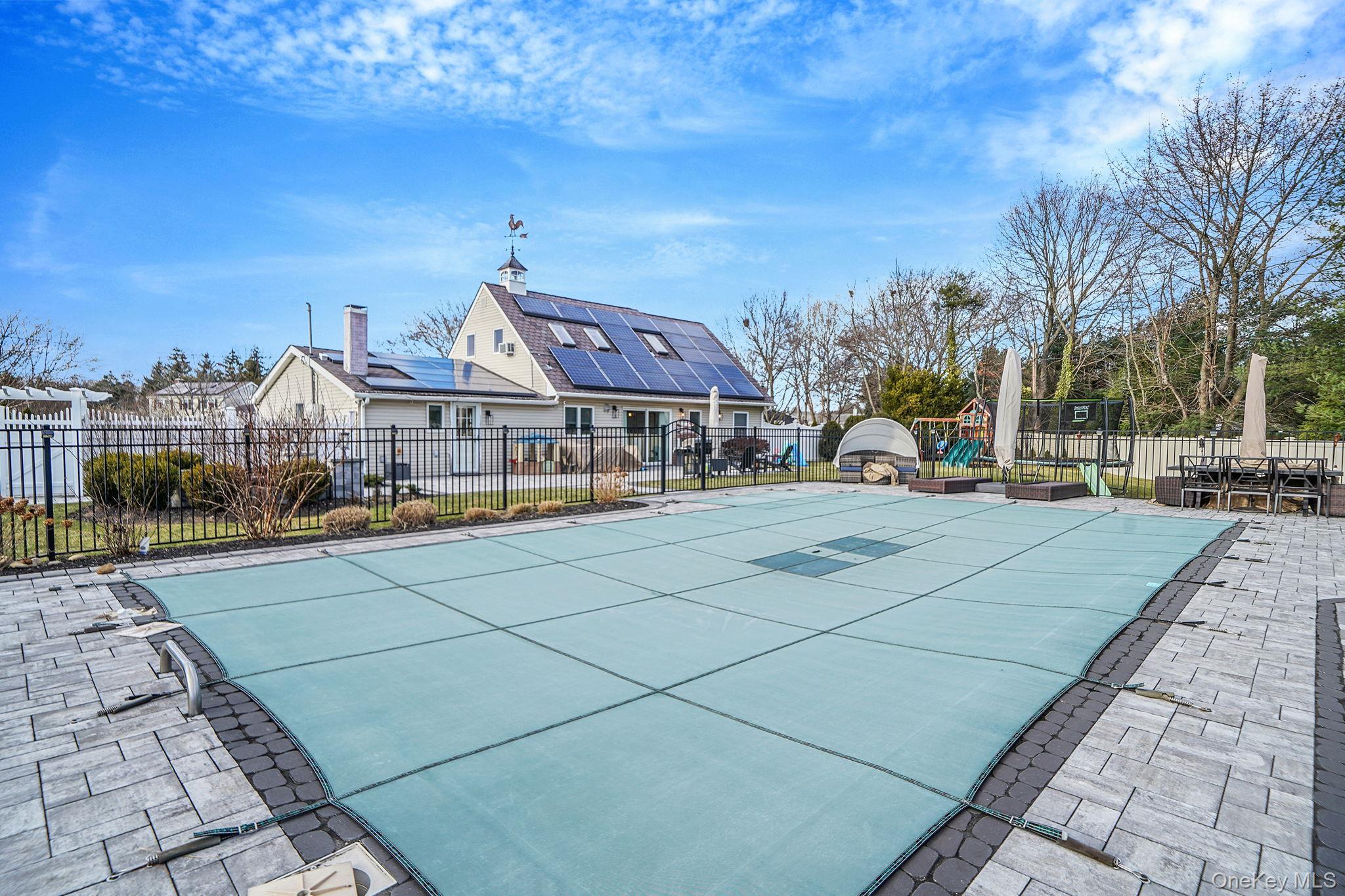 Single Family Pickwick Suffolk County, NY 11790, MLS-944742-8