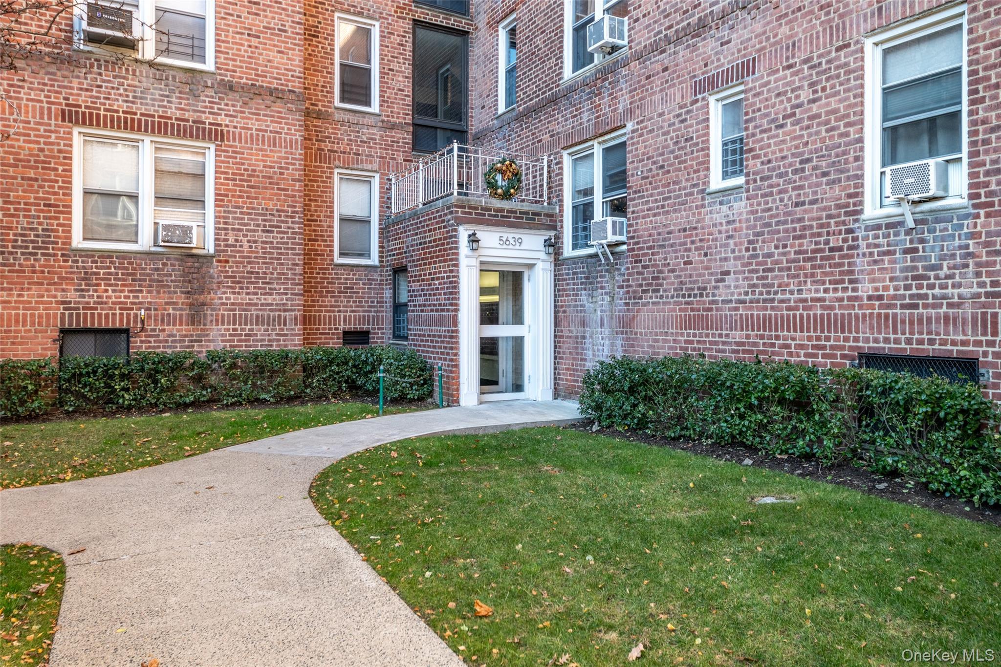 Coop Netherland  Bronx, NY 10471, MLS-944802-16