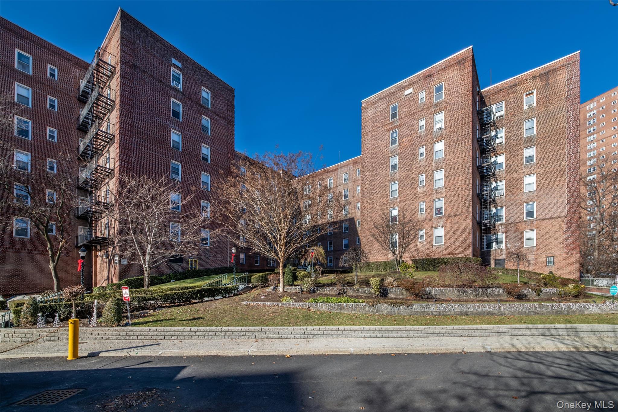 Coop Netherland  Bronx, NY 10471, MLS-944802-19