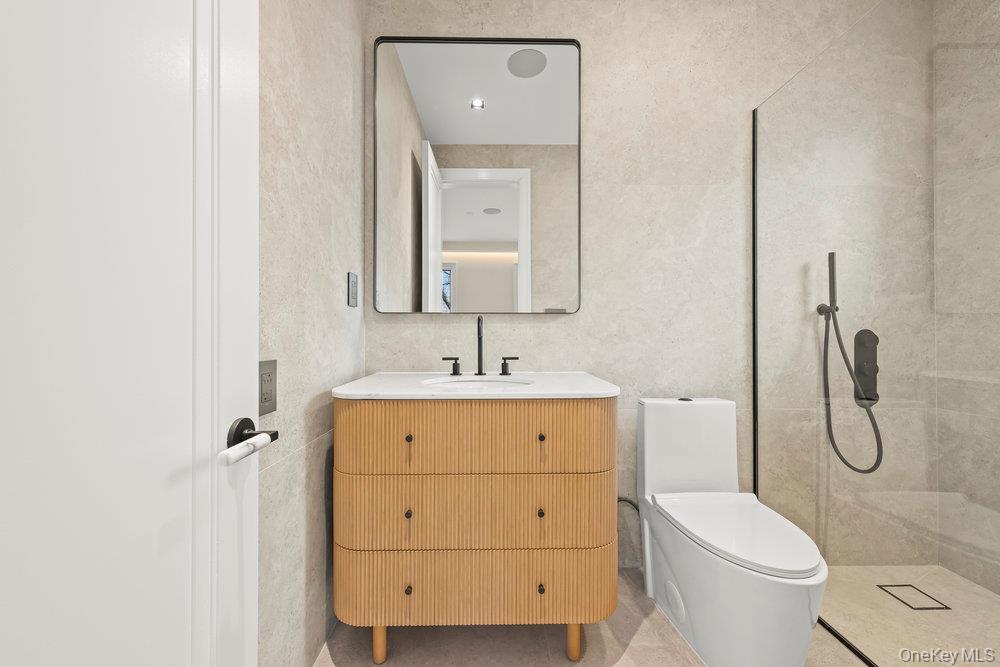 Single Family Kildare  Queens, NY 11432, MLS-944840-25