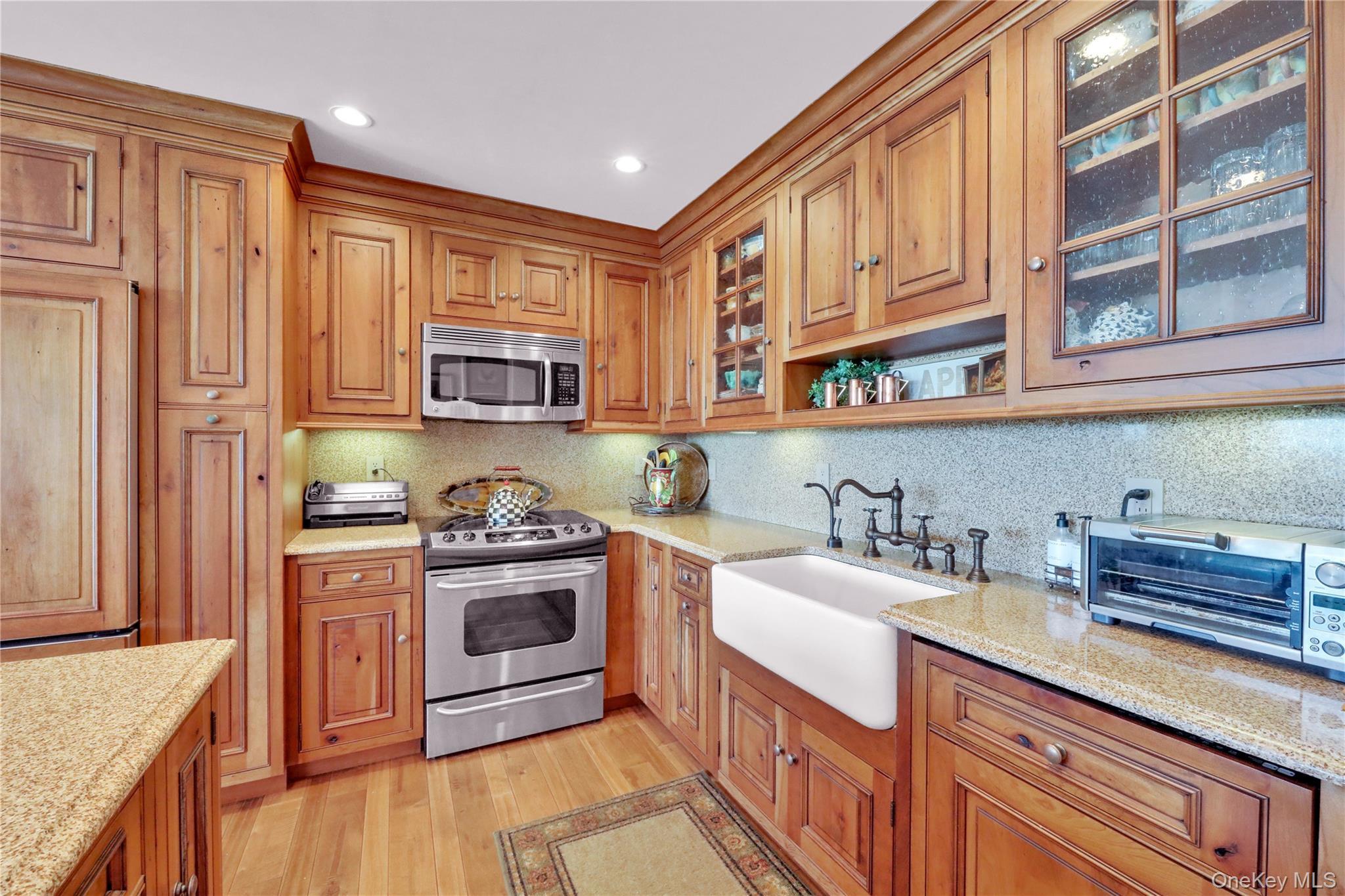 Condo Dune  Suffolk County, NY 11978, MLS-944898-15