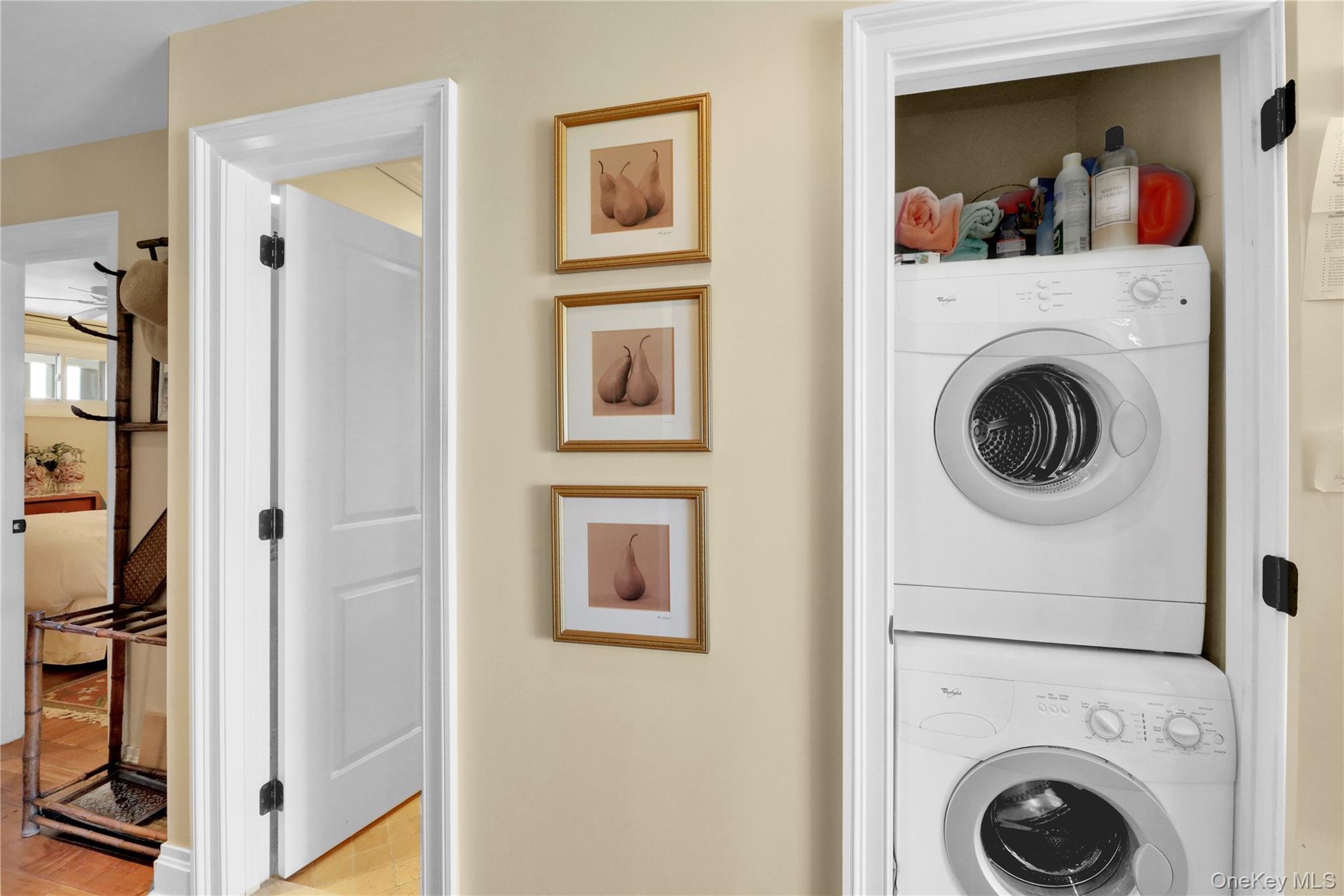 Condo Dune  Suffolk County, NY 11978, MLS-944898-19