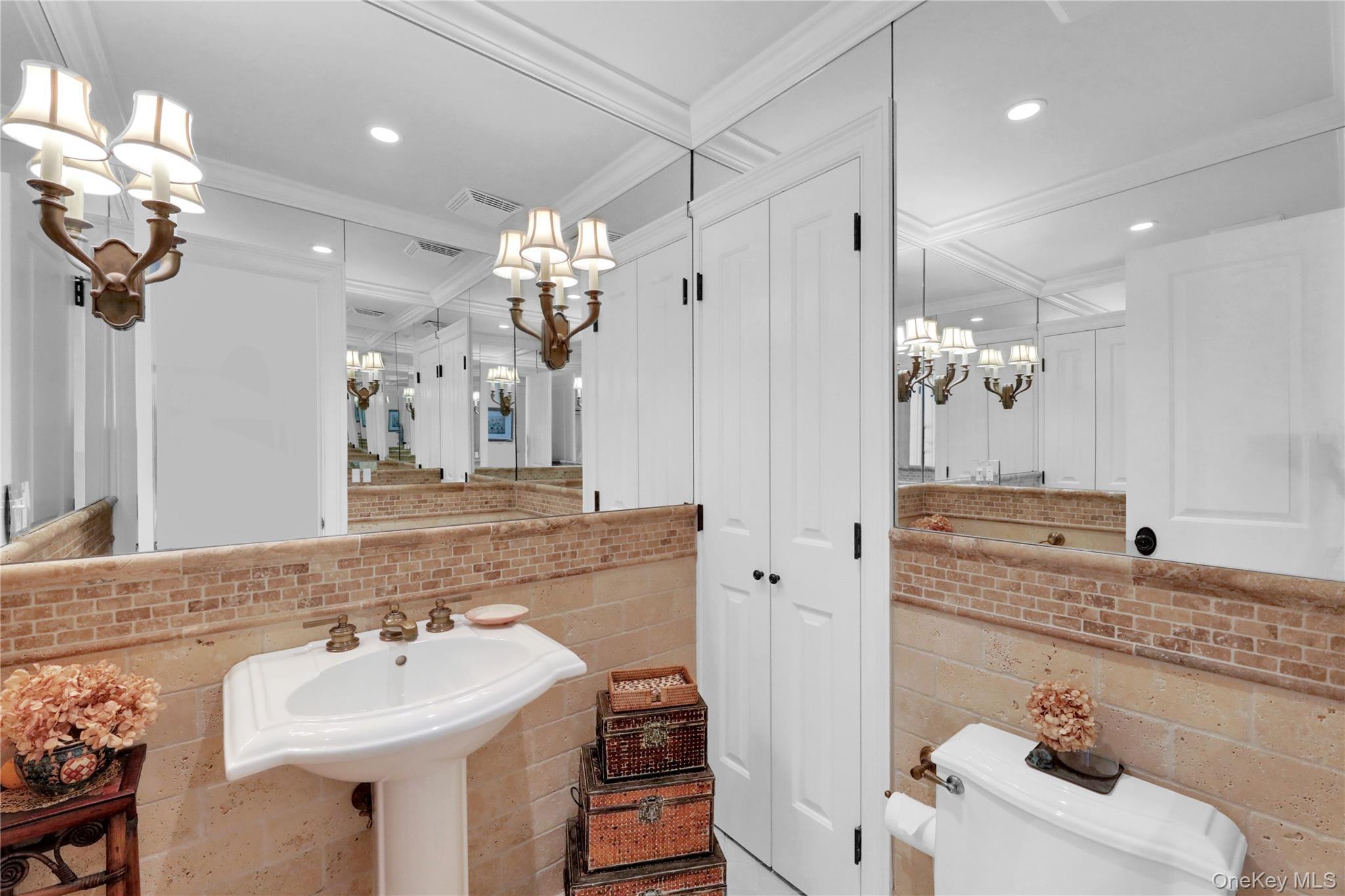 Condo Dune  Suffolk County, NY 11978, MLS-944898-20