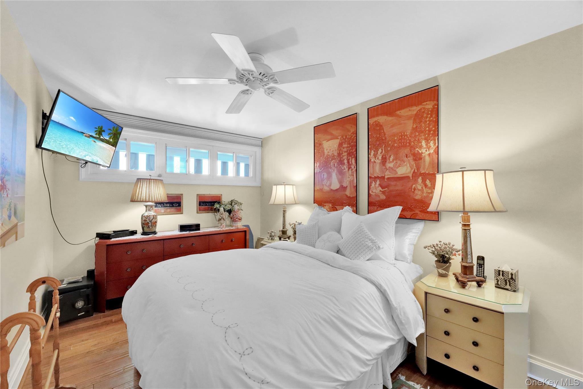 Condo Dune  Suffolk County, NY 11978, MLS-944898-21