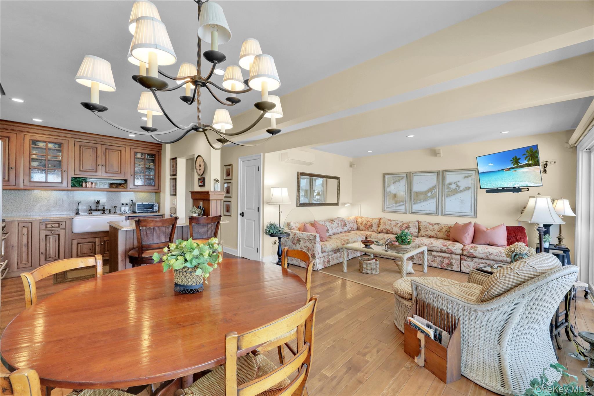 Condo Dune  Suffolk County, NY 11978, MLS-944898-8