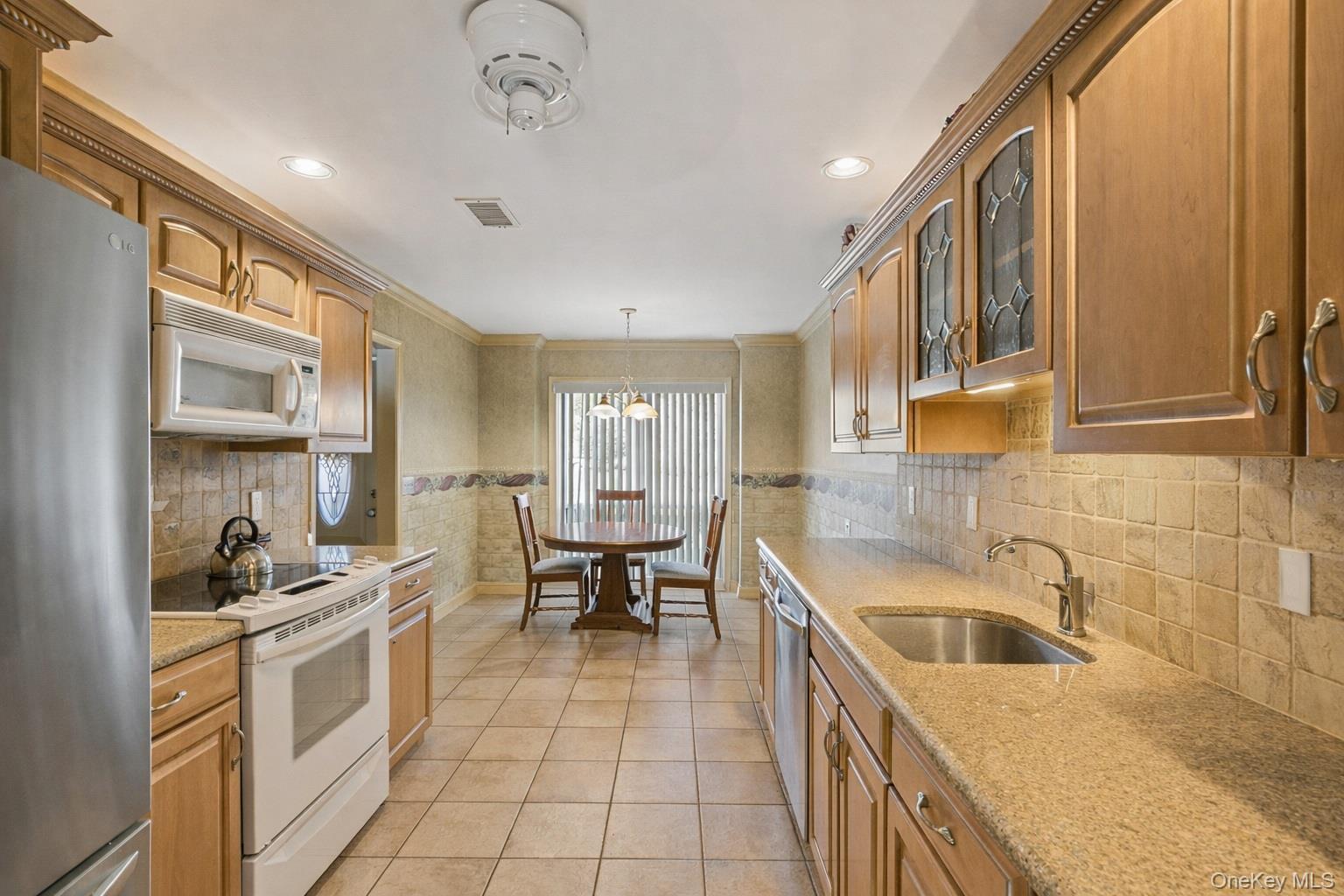 Condo Hidden Ponds Suffolk County, NY 11787, MLS-944928-13