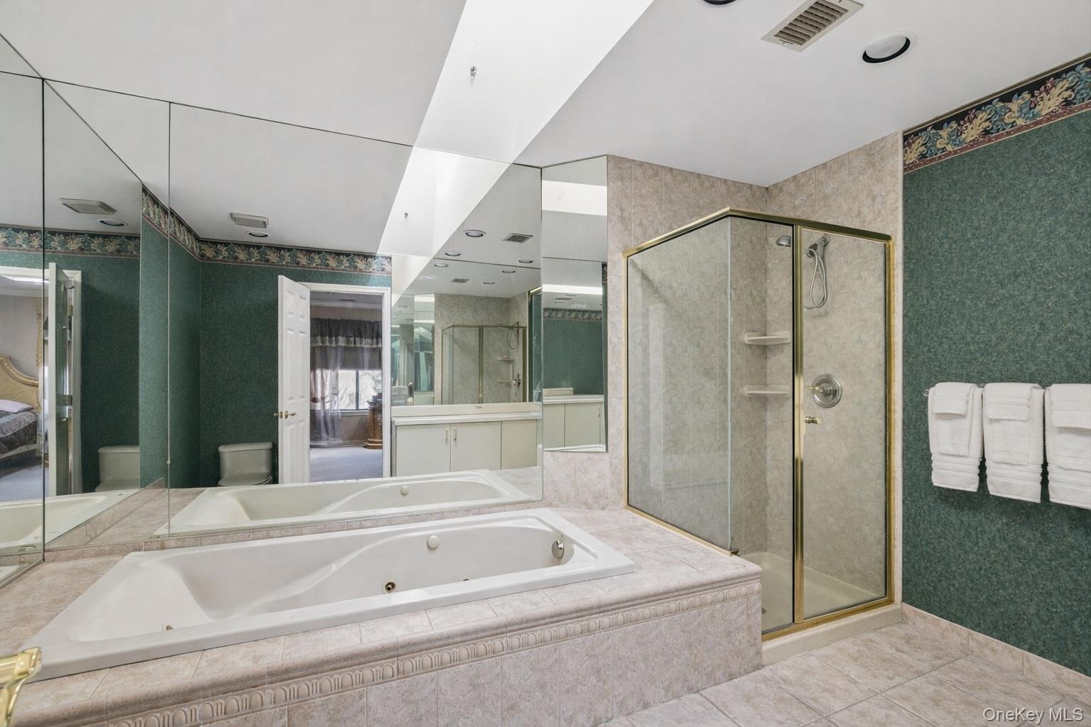 Condo Hidden Ponds Suffolk County, NY 11787, MLS-944928-16