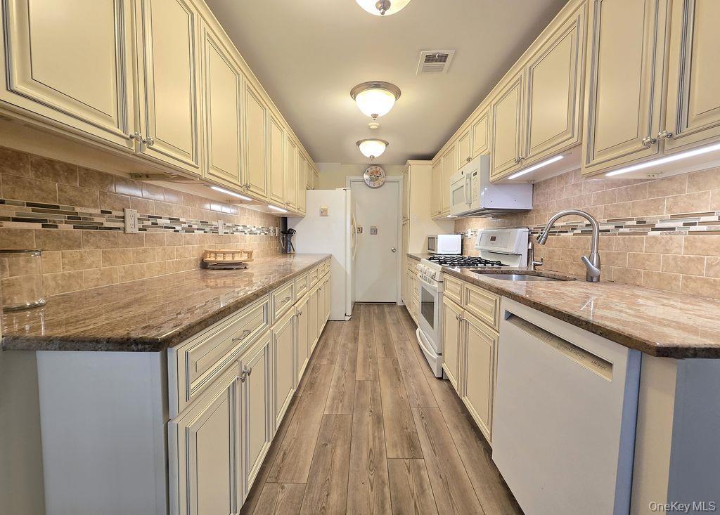 Condo Clubhouse  Suffolk County, NY 11727, MLS-945008-5