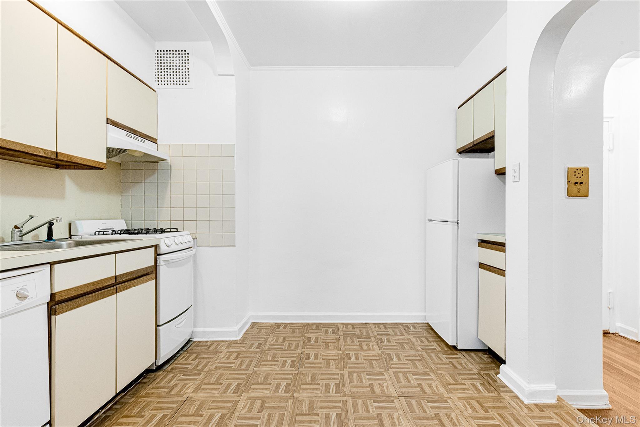 Condo 102nd  Queens, NY 11374, MLS-945103-10