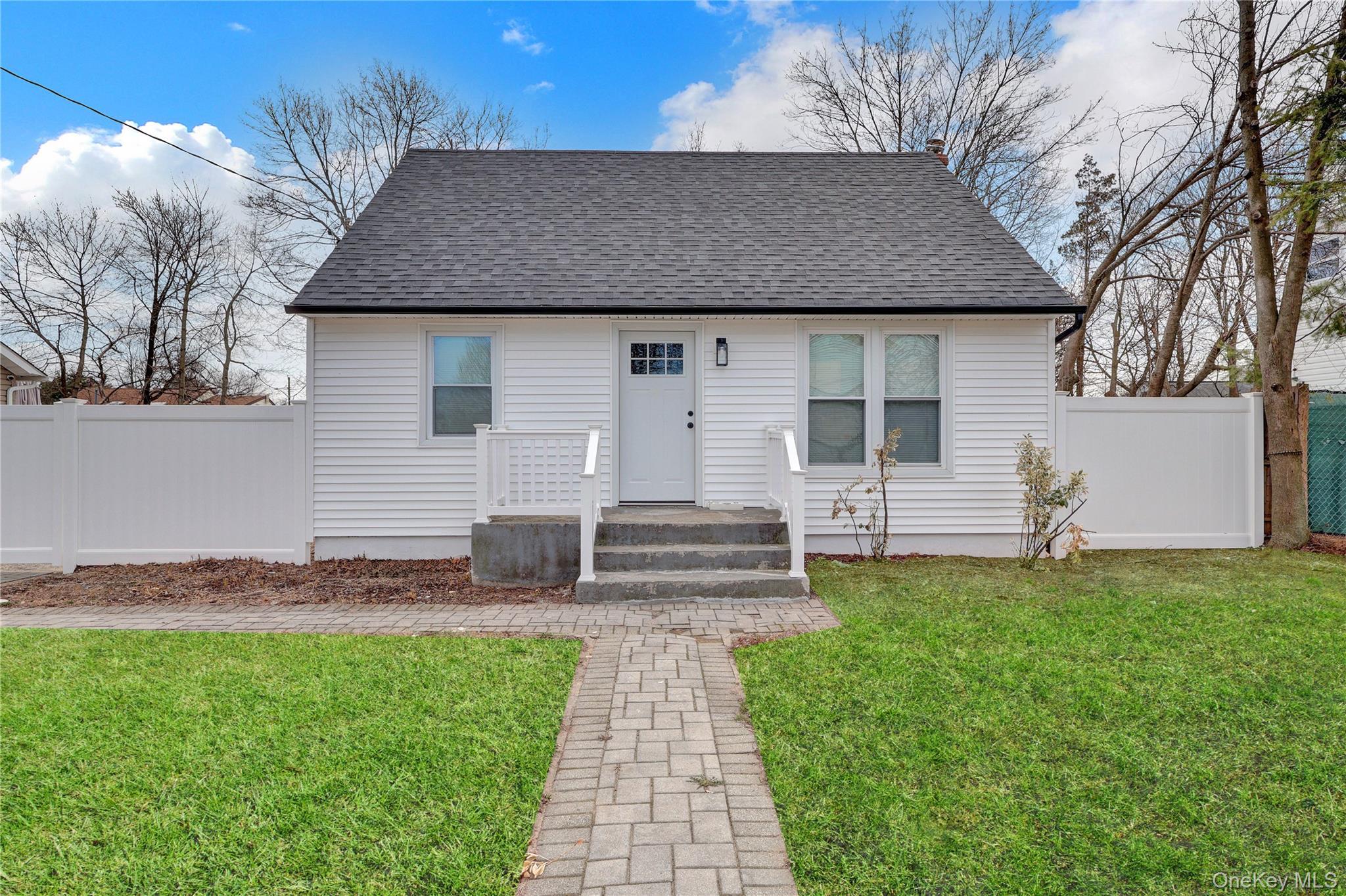 Single Family Davidson  Suffolk County, NY 11798, MLS-945166-3