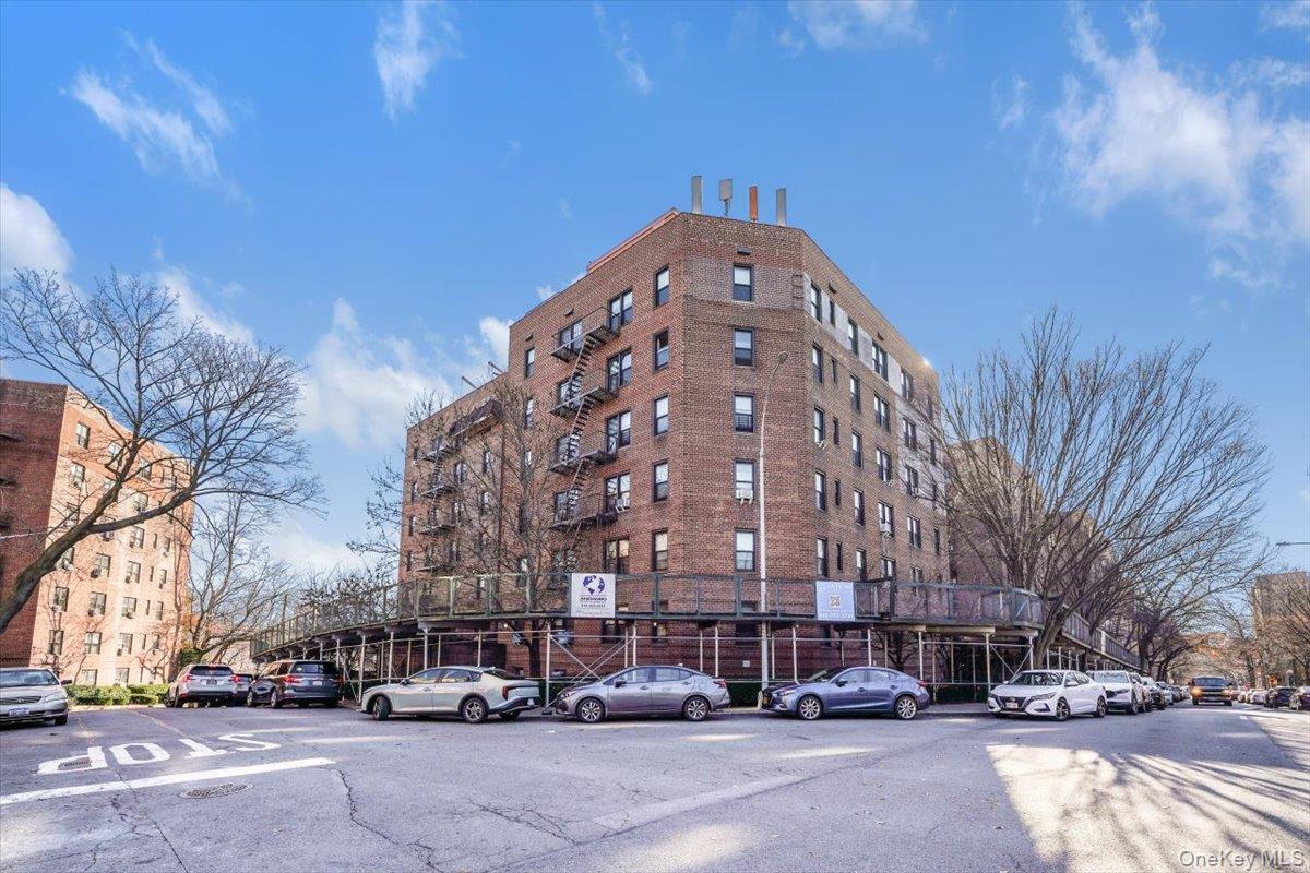 Coop Greystone  Bronx, NY 10463, MLS-945230-18