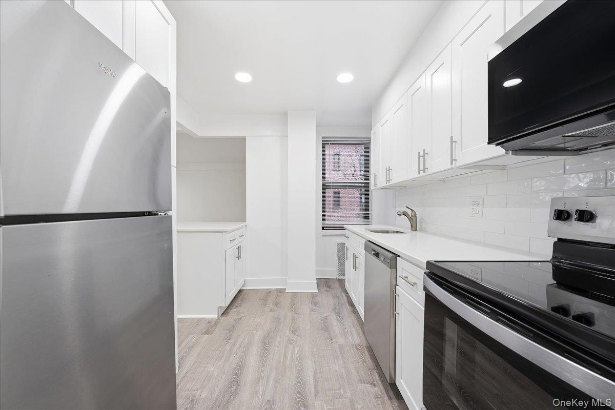 Coop Greystone  Bronx, NY 10463, MLS-945230-4