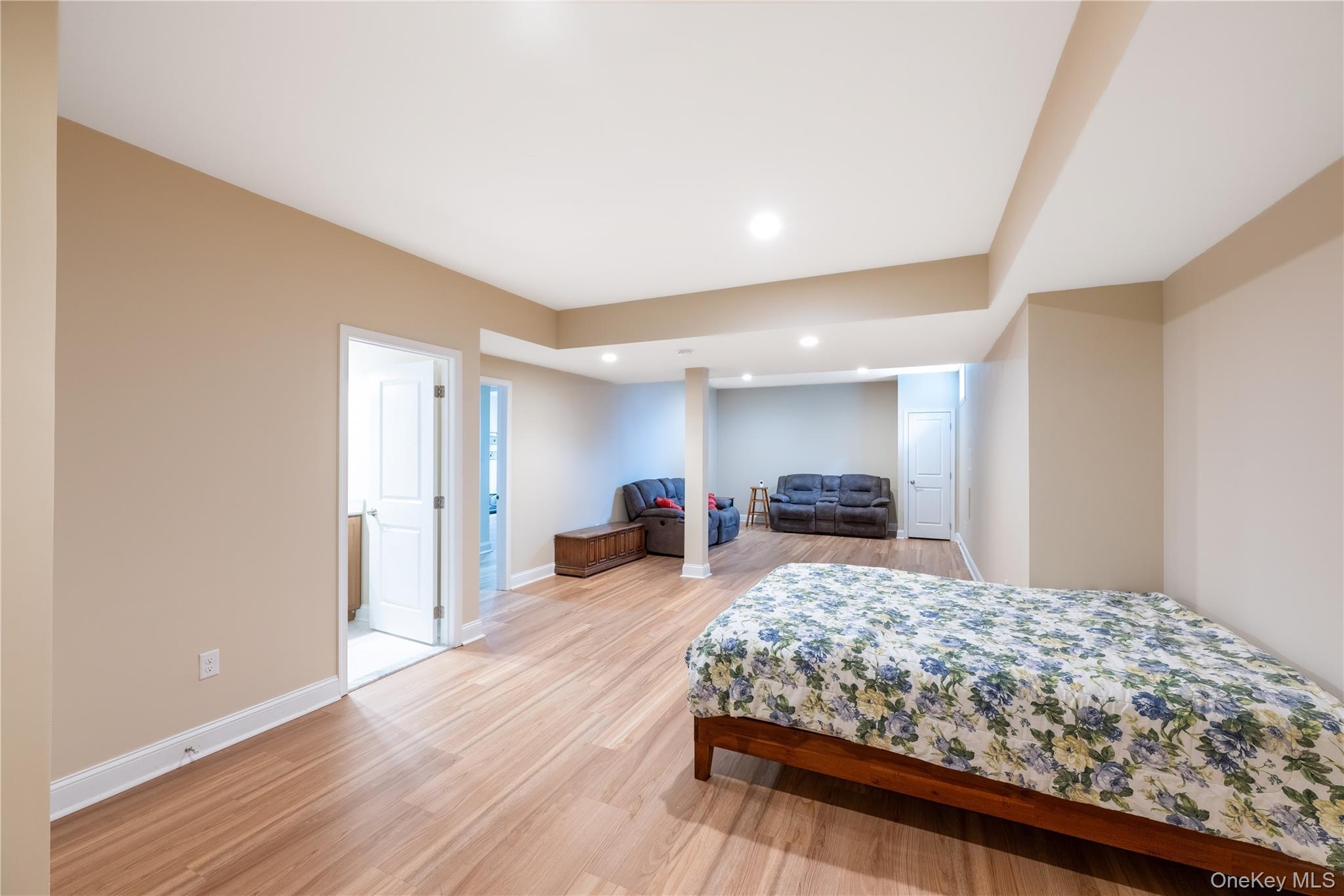 Condo Dutch  Dutchess County, NY 12590, MLS-945353-33