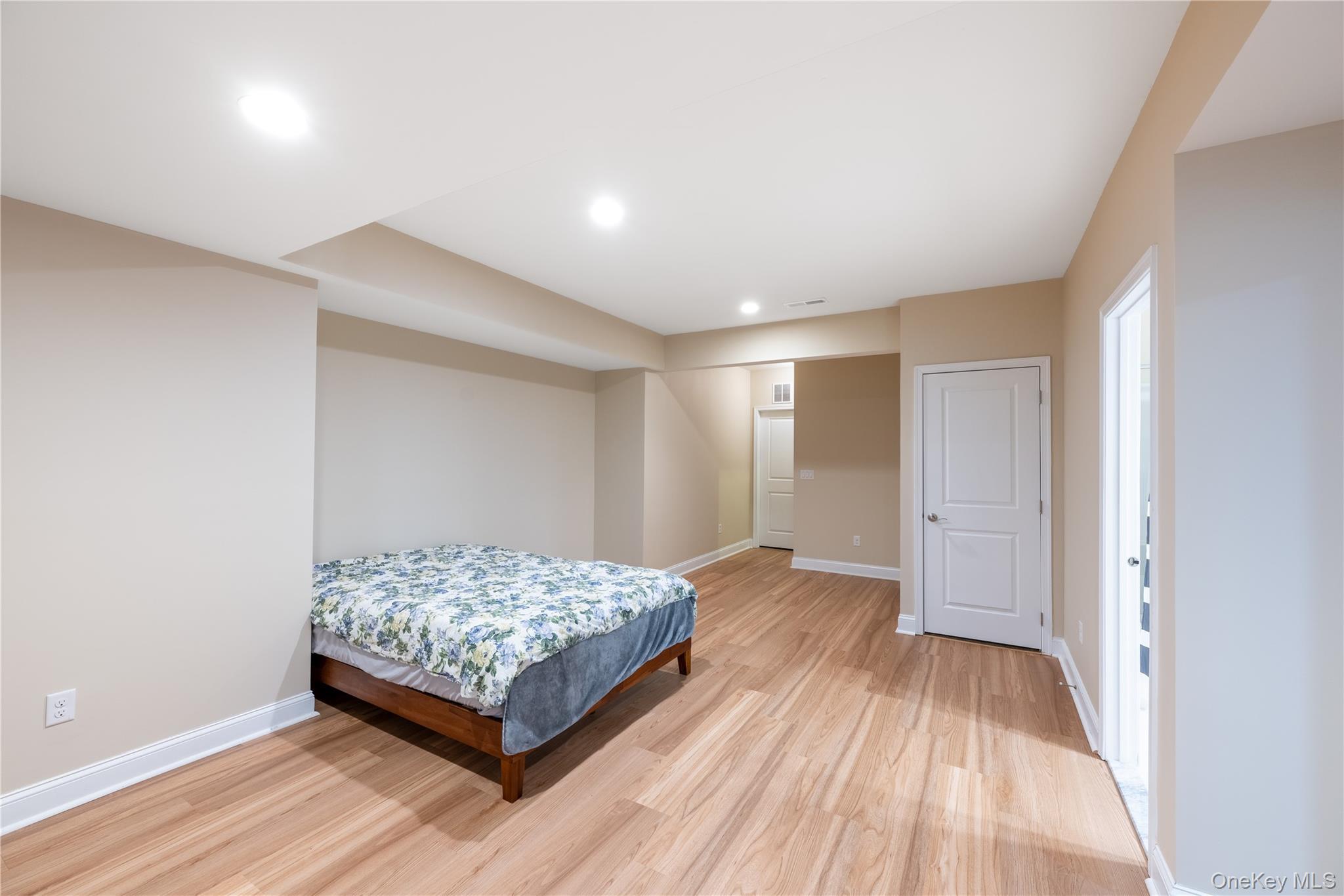 Condo Dutch  Dutchess County, NY 12590, MLS-945353-35