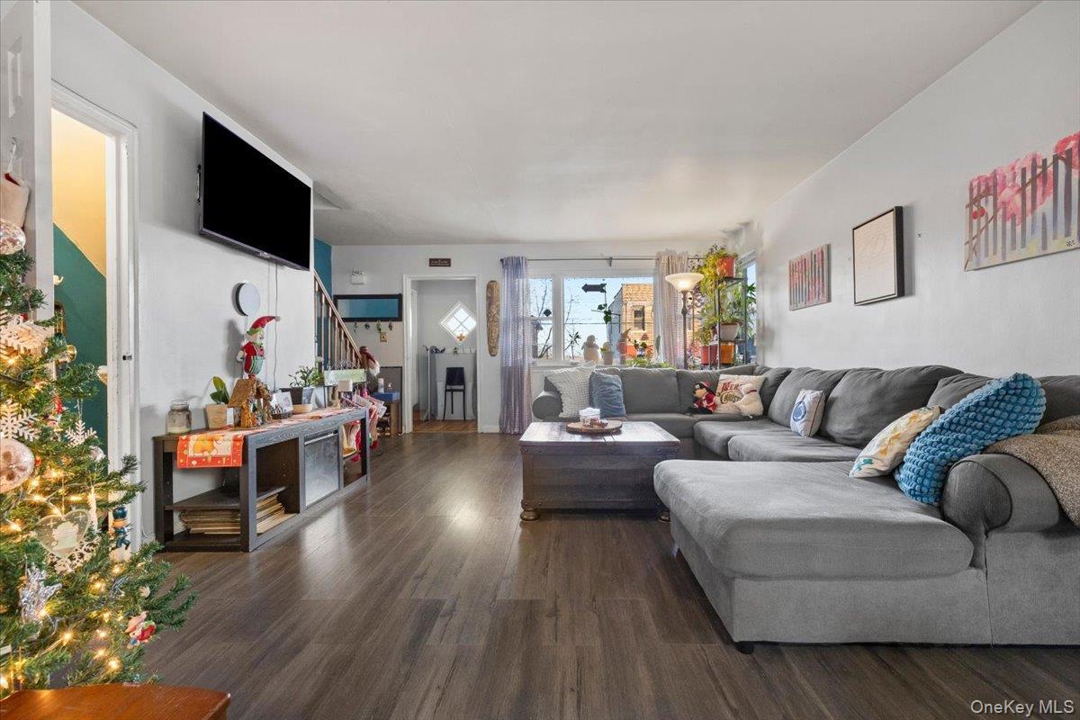 Single Family Hering  Bronx, NY 10469, MLS-945382-7