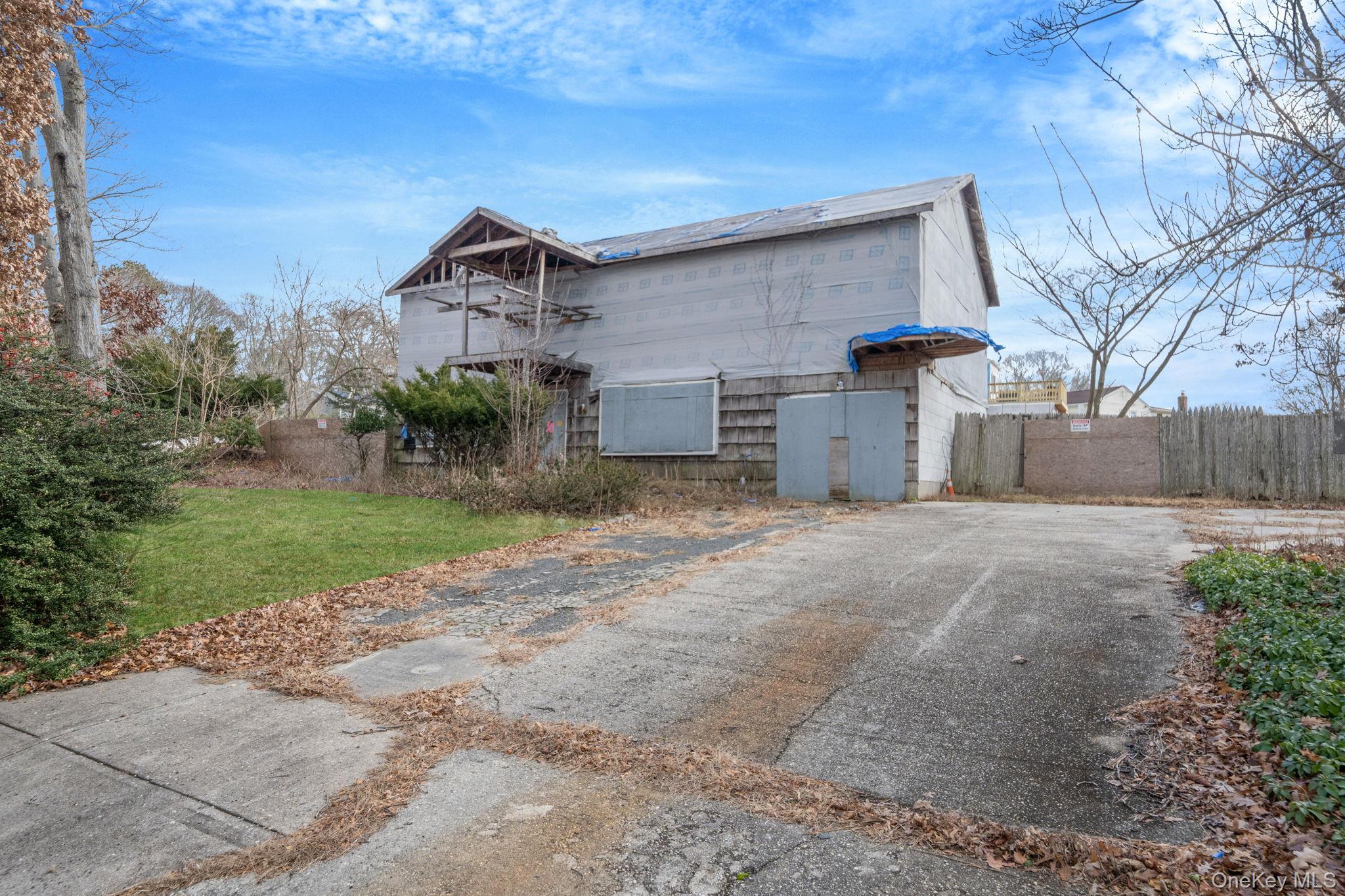 Single Family Denis  Suffolk County, NY 11727, MLS-945464-3