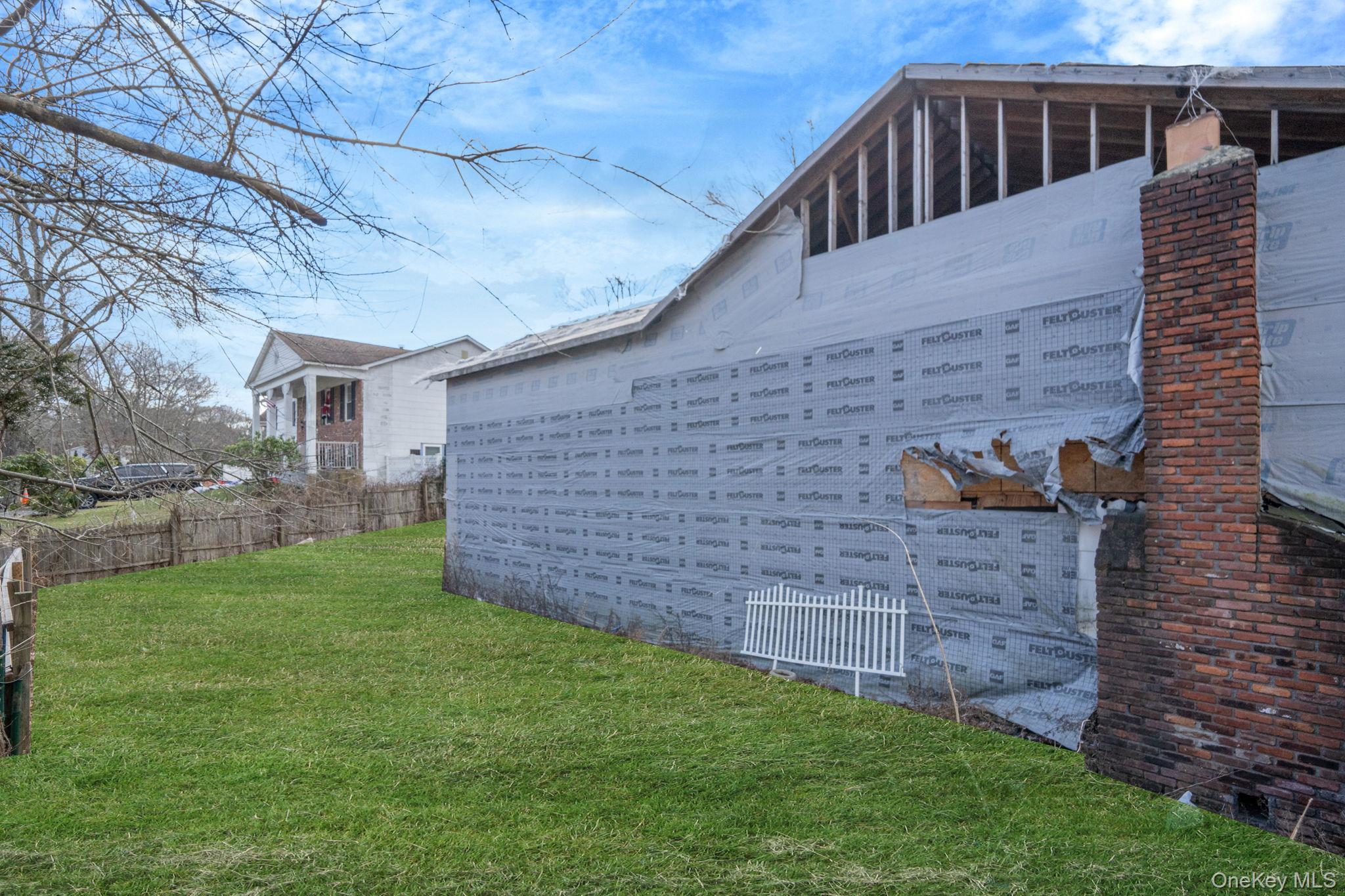 Single Family Denis  Suffolk County, NY 11727, MLS-945464-4