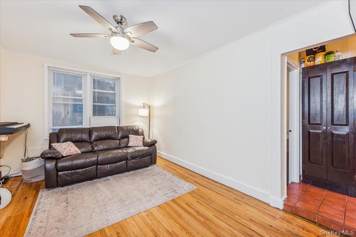 Coop Pelham  Westchester County, NY 10805, MLS-945473-10