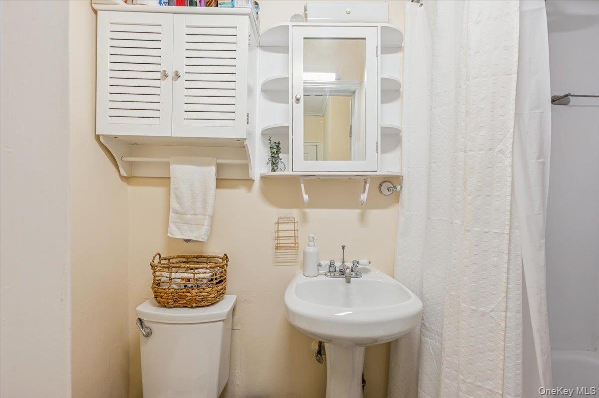 Coop Pelham  Westchester County, NY 10805, MLS-945473-14