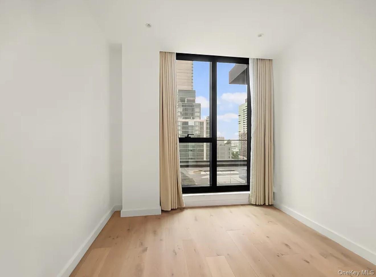 Condo Hunter  Queens, NY 11101, MLS-945545-12