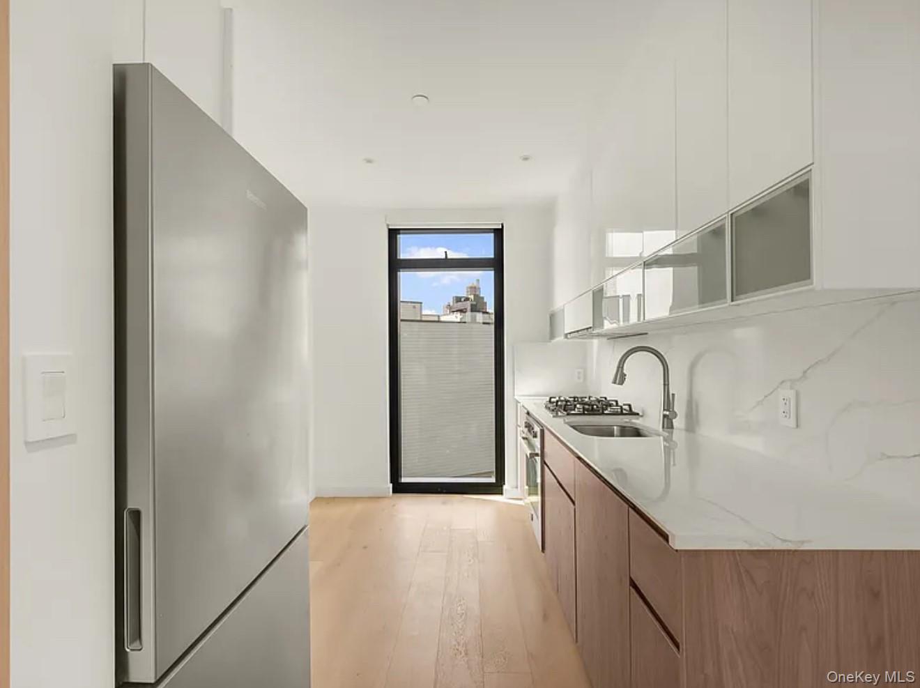 Condo Hunter  Queens, NY 11101, MLS-945545-6