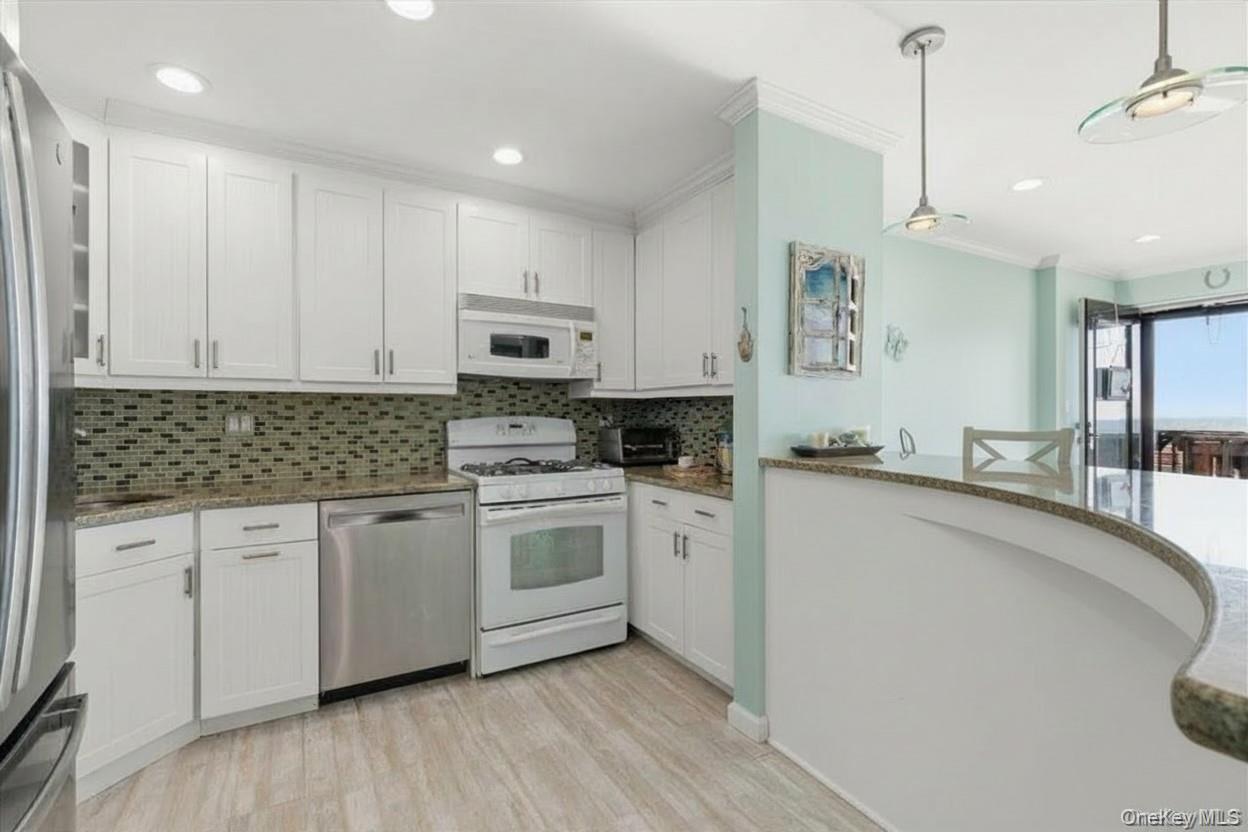 Condo Oceanfront  Nassau County, NY 11561, MLS-945592-3