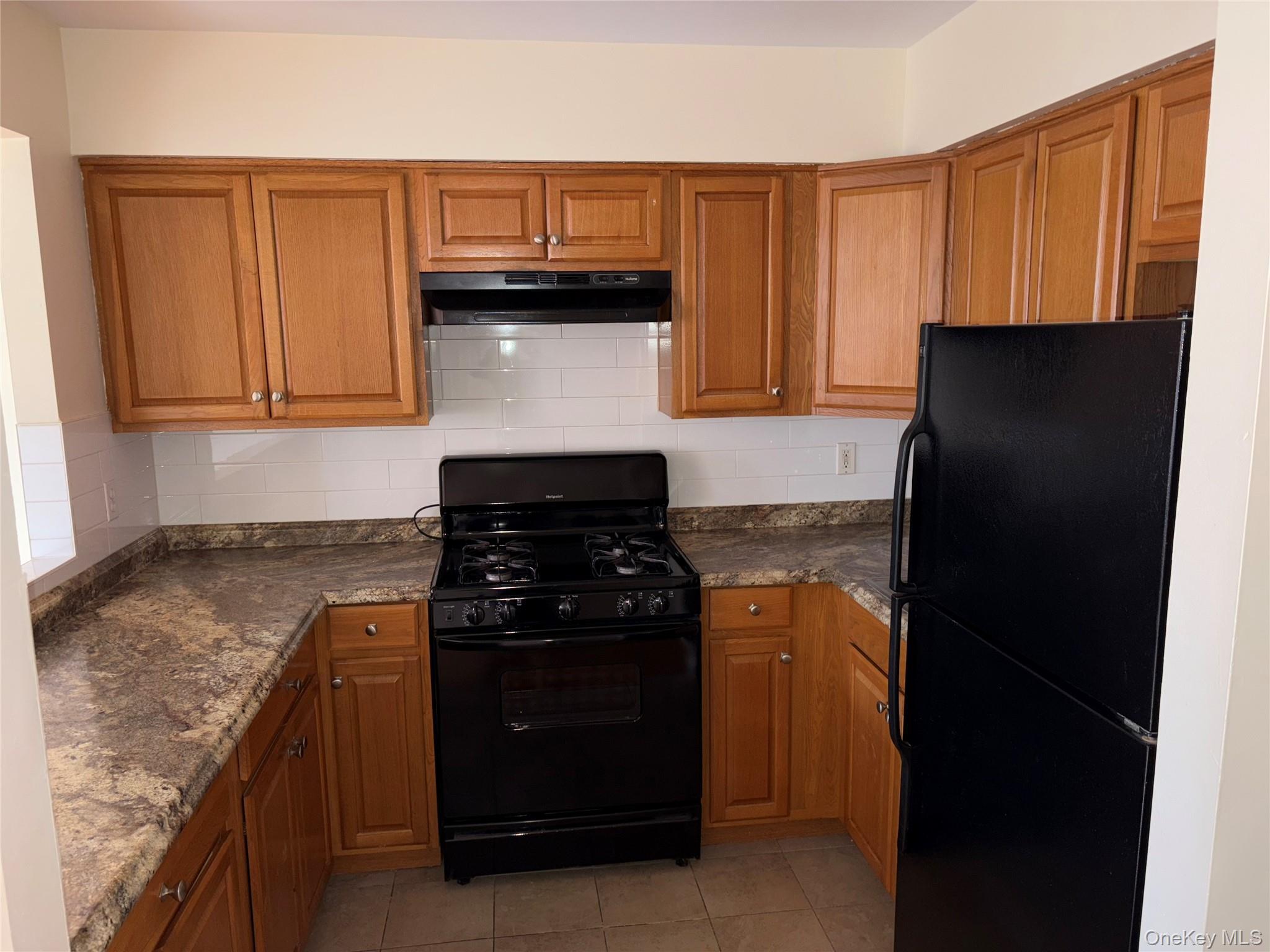 Single Family Elton  Bronx, NY 10451, MLS-945618-30