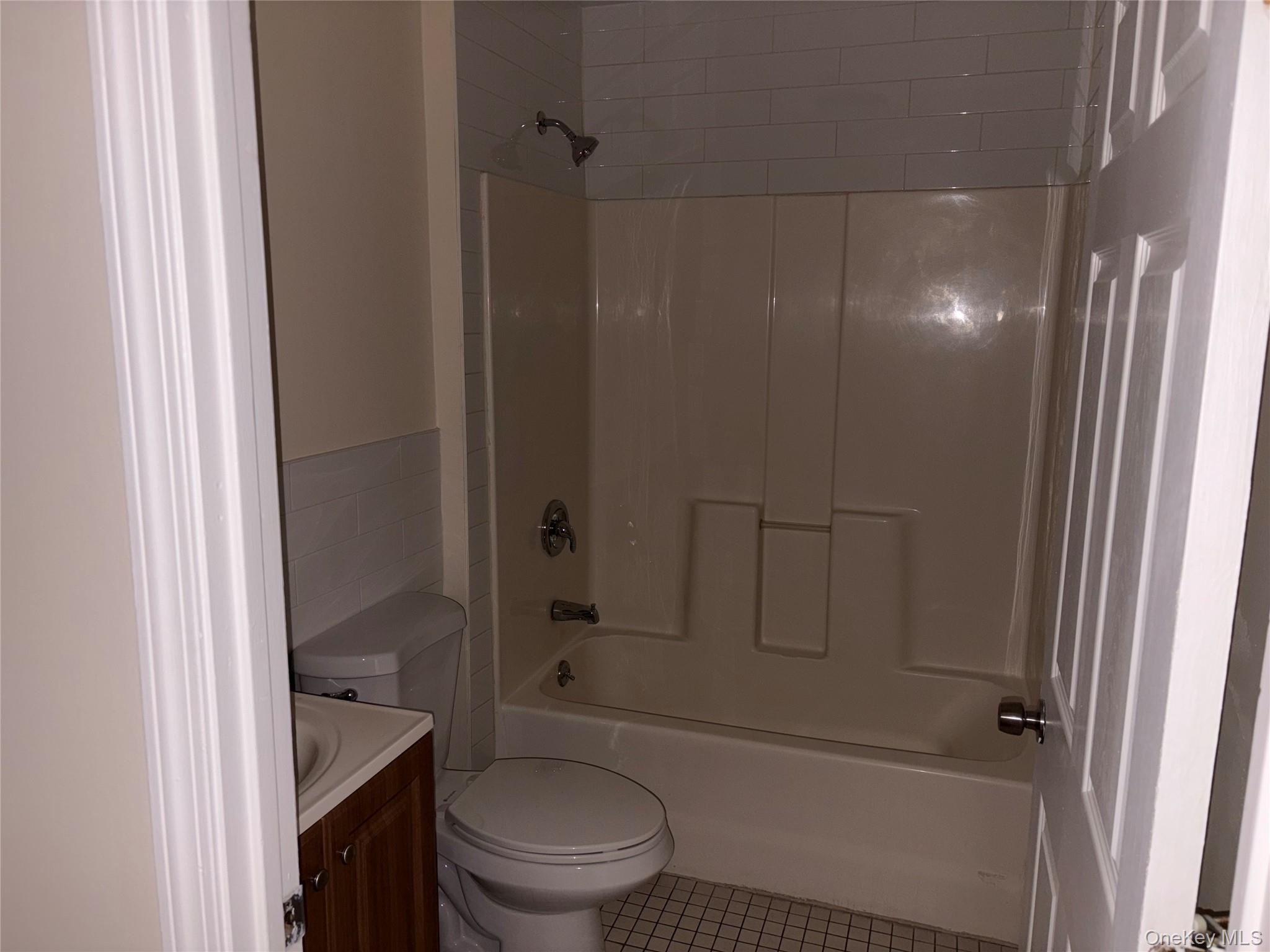 Single Family Elton  Bronx, NY 10451, MLS-945618-31