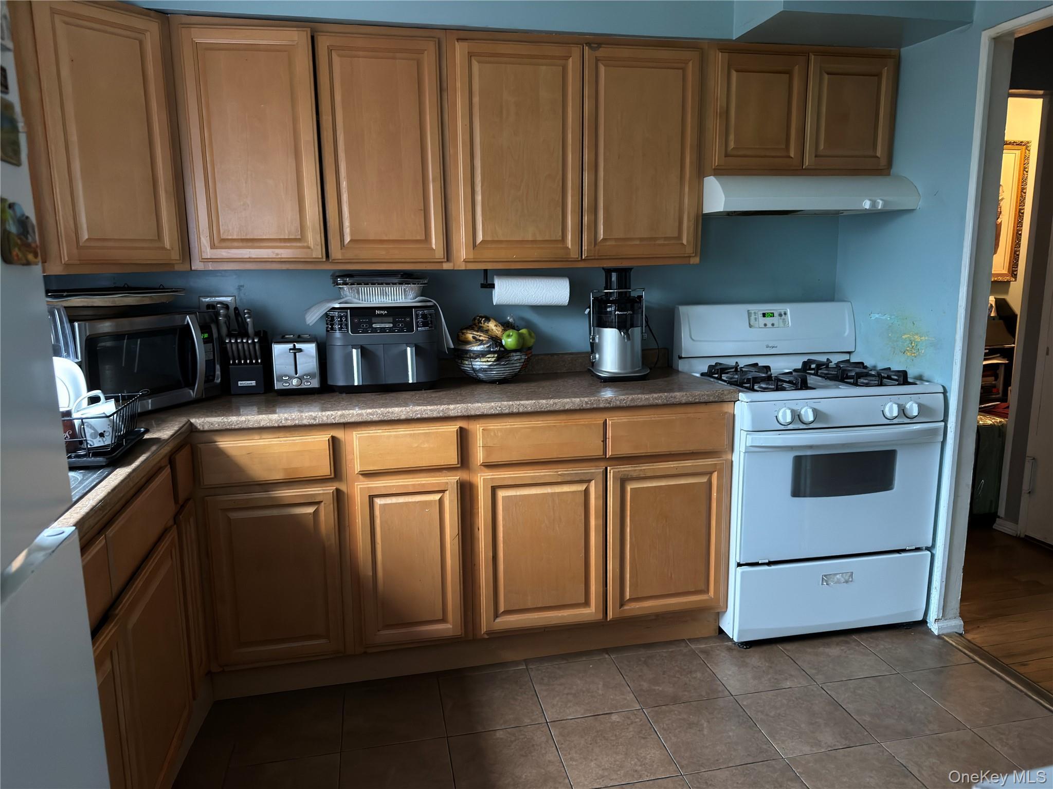 Single Family 69th  Queens, NY 11378, MLS-945680-15