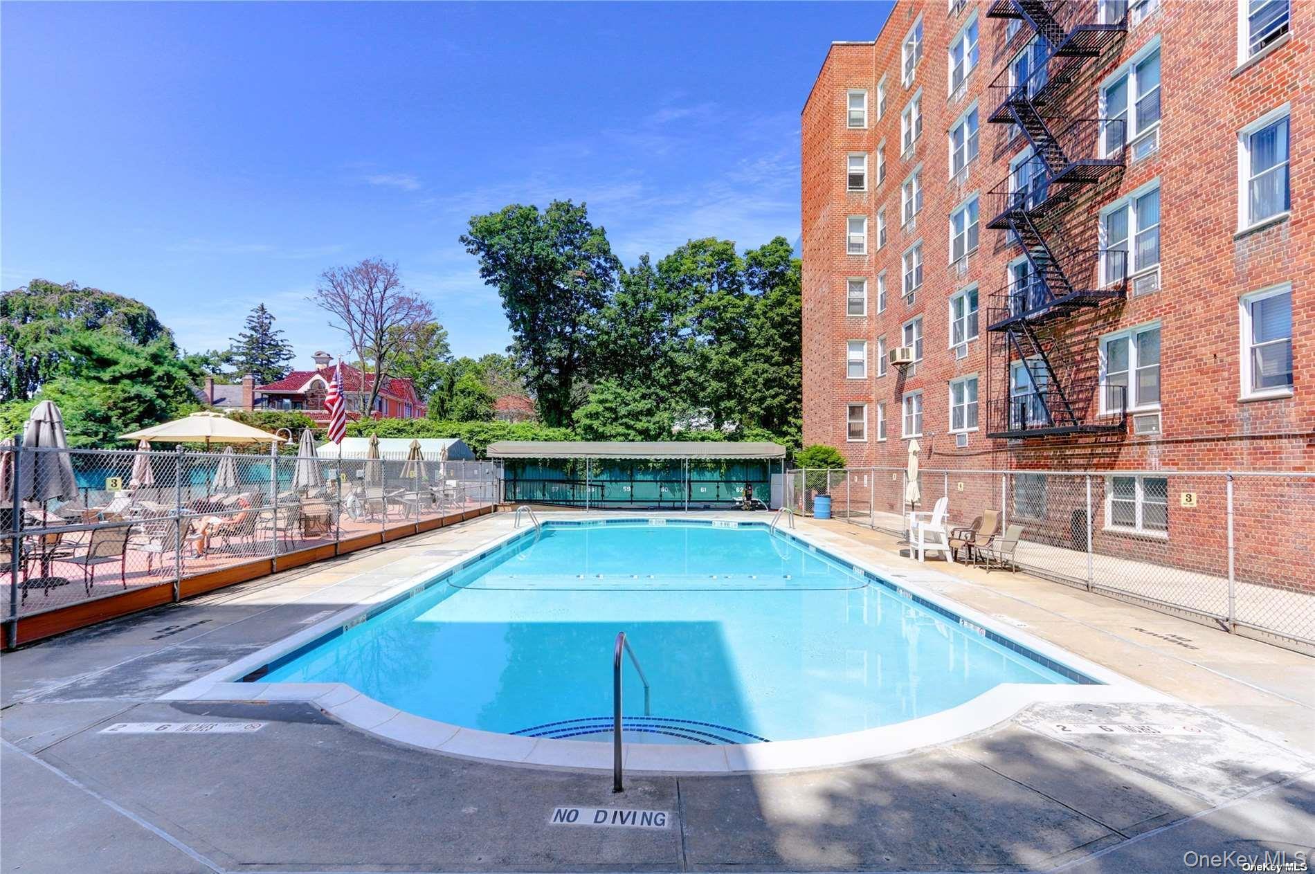 Apartment Little Neck Parkway  Queens, NY 11362, MLS-945711-10