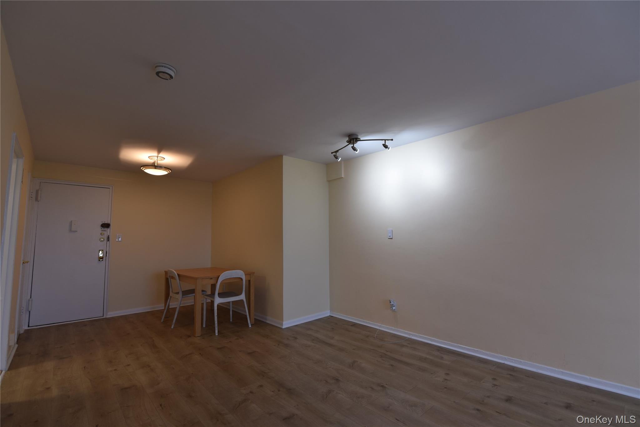 Apartment Little Neck Parkway  Queens, NY 11362, MLS-945711-12