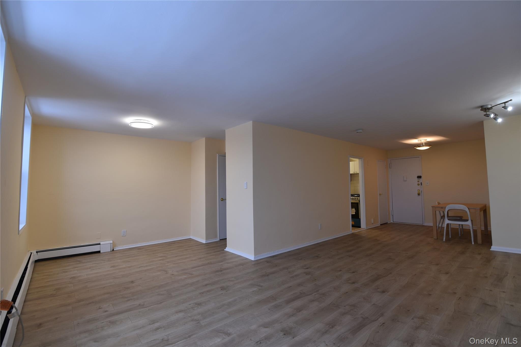 Apartment Little Neck Parkway  Queens, NY 11362, MLS-945711-13