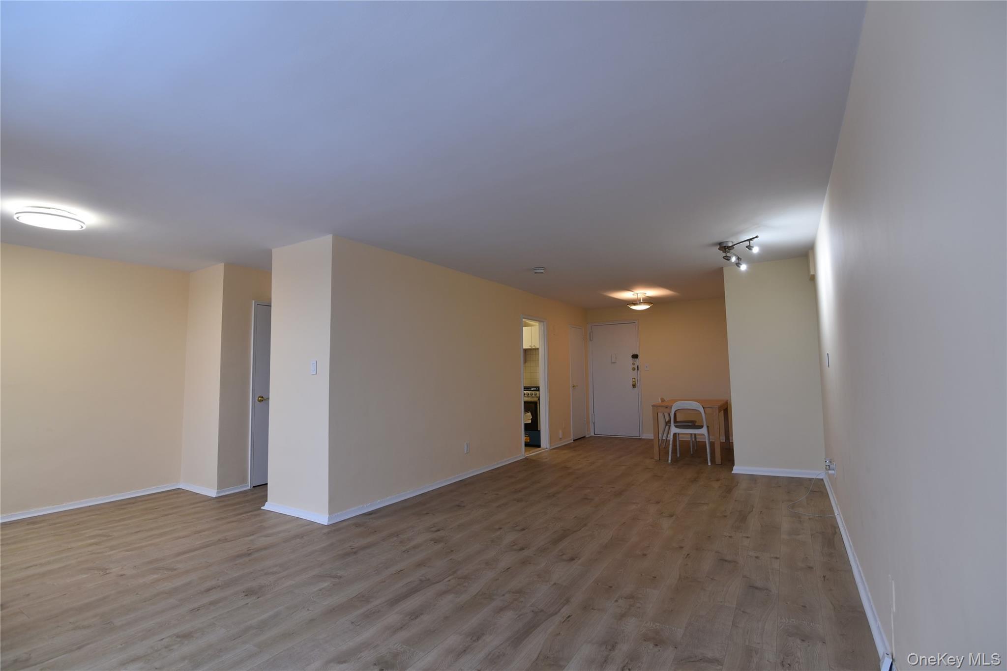 Apartment Little Neck Parkway  Queens, NY 11362, MLS-945711-14