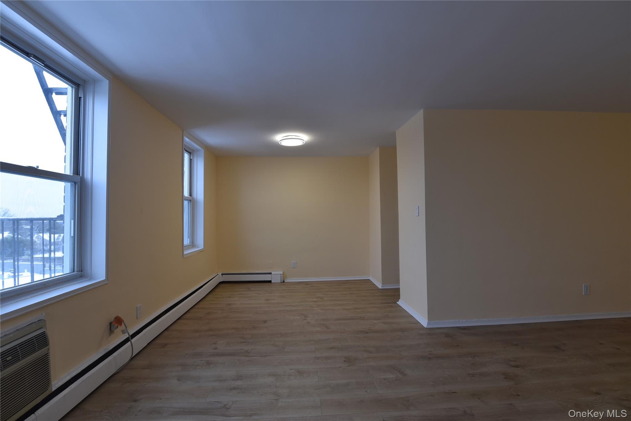 Apartment Little Neck Parkway  Queens, NY 11362, MLS-945711-15