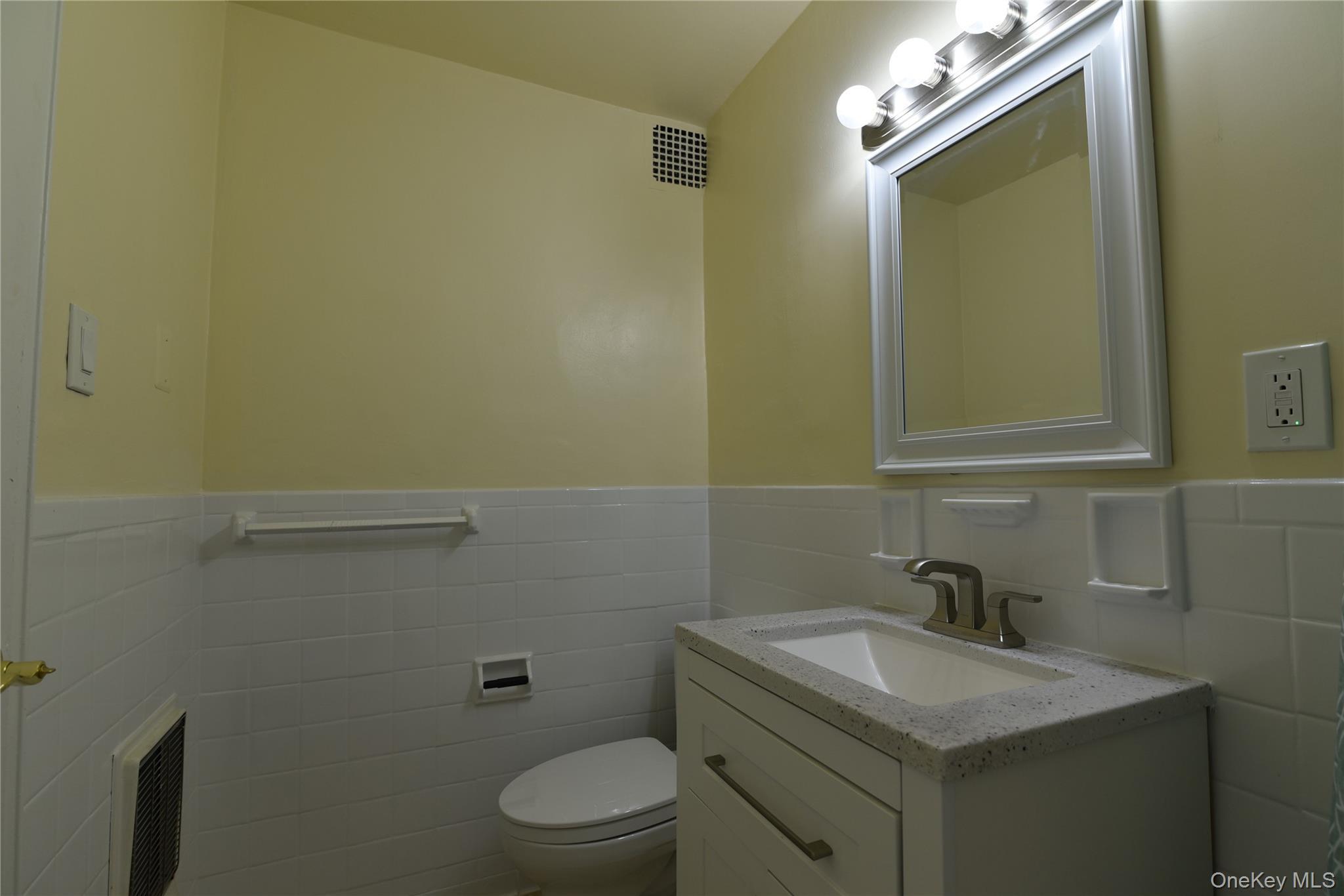 Apartment Little Neck Parkway  Queens, NY 11362, MLS-945711-17