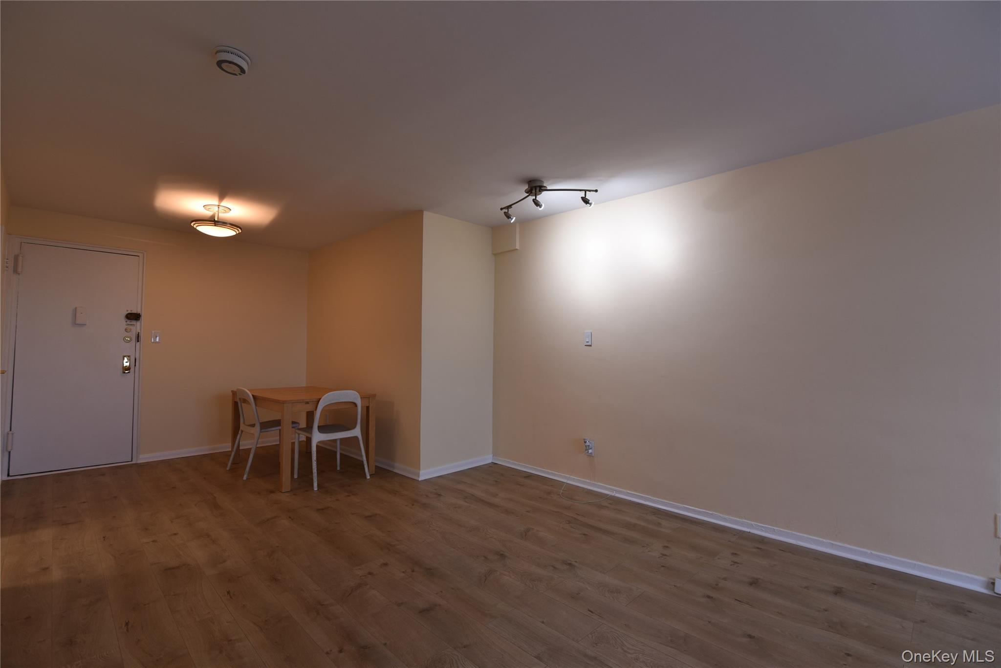 Apartment Little Neck Parkway  Queens, NY 11362, MLS-945711-19