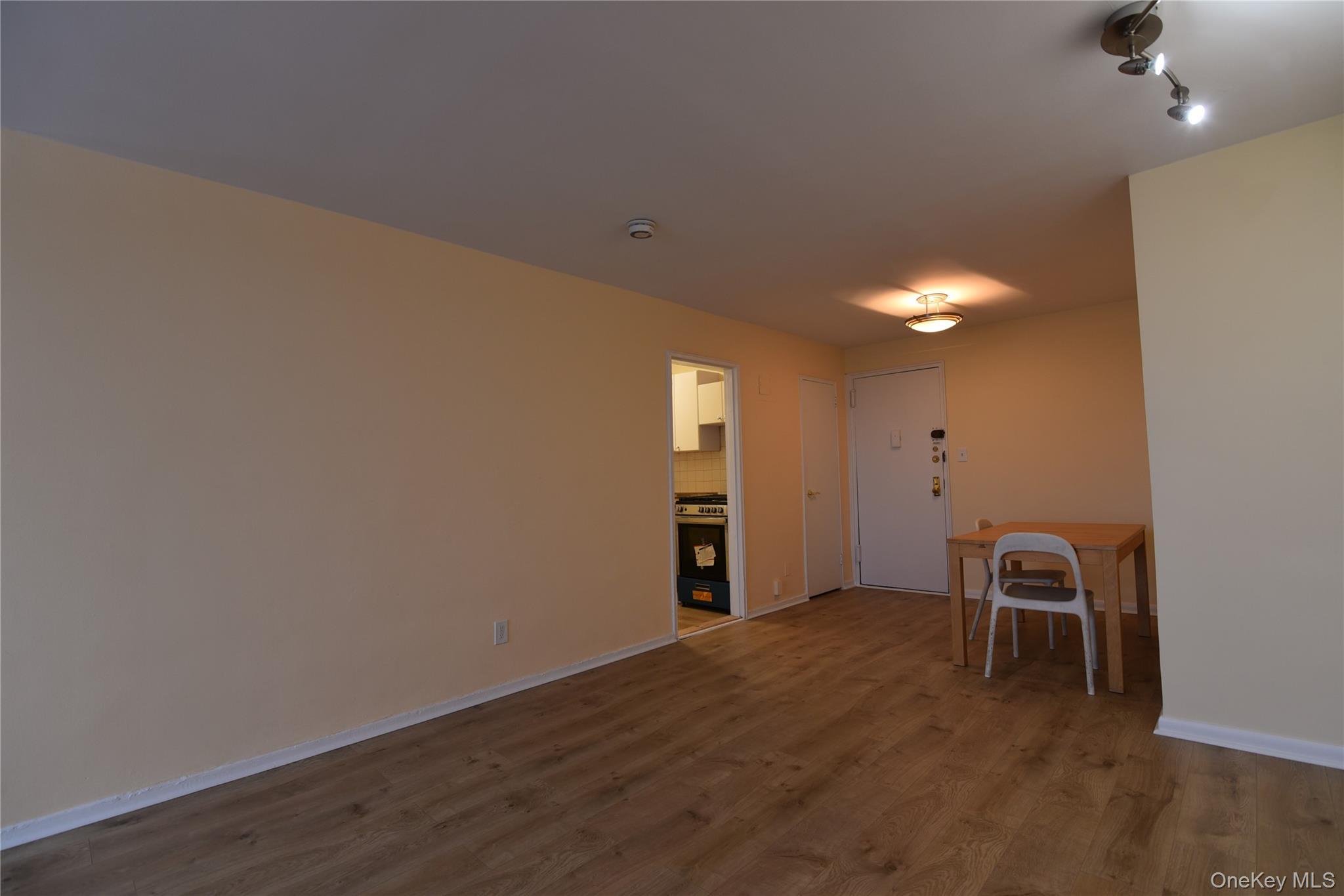 Apartment Little Neck Parkway  Queens, NY 11362, MLS-945711-20