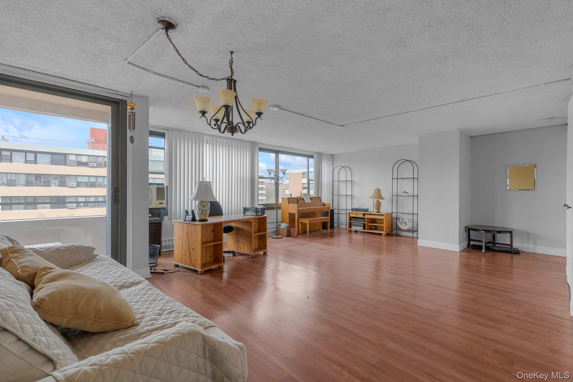 Coop 9th Ave  Queens, NY 11357, MLS-945730-3