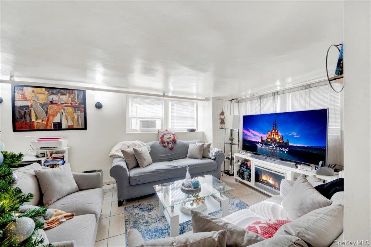 Single Family Morgan  Bronx, NY 10469, MLS-945736-28