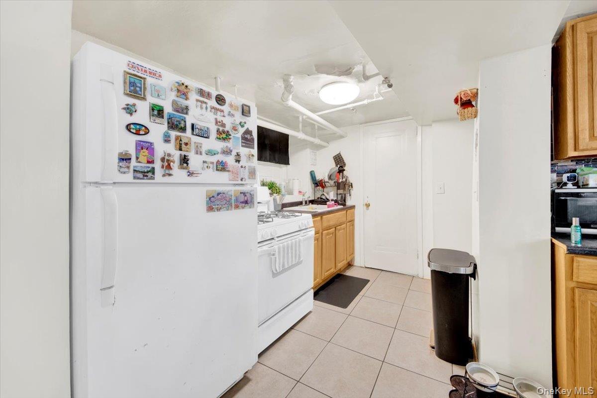 Single Family Morgan  Bronx, NY 10469, MLS-945736-31