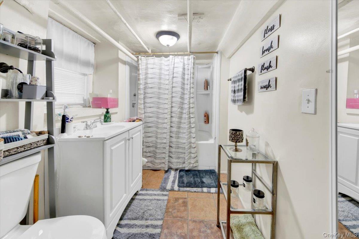 Single Family Morgan  Bronx, NY 10469, MLS-945736-33