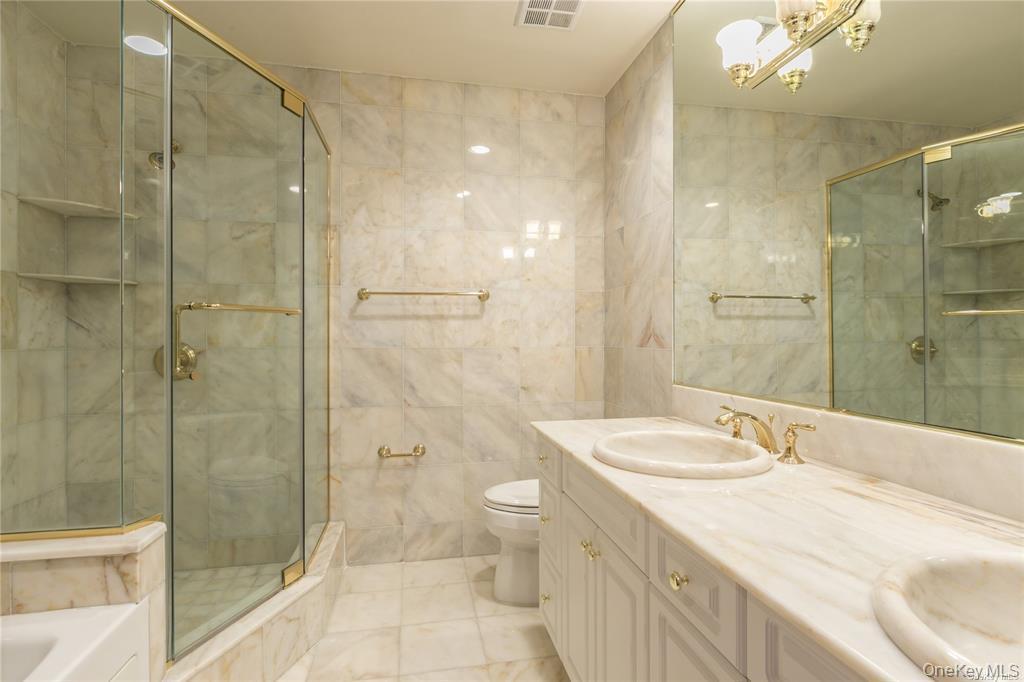 Condo Great Neck  Nassau County, NY 11021, MLS-945828-13