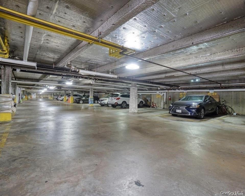 Condo Great Neck  Nassau County, NY 11021, MLS-945828-15