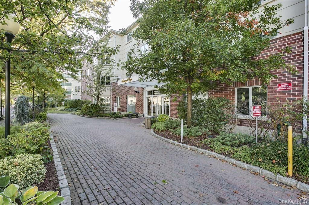 Condo Great Neck  Nassau County, NY 11021, MLS-945828-2