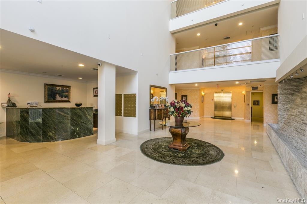 Condo Great Neck  Nassau County, NY 11021, MLS-945828-4